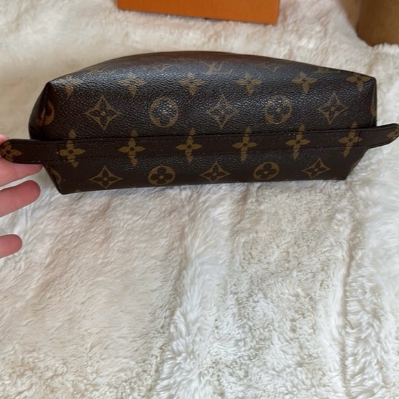Louis Vuitton Trousse Demi Ronde - Picture 13 of 14